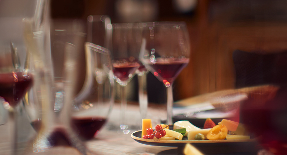Luxury dining experience with wine at Anantara Maldives