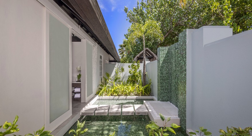 Outdoor bathtub of the Two Bedroom Ocean House with Pool at Naladhu Private Islands Maldives