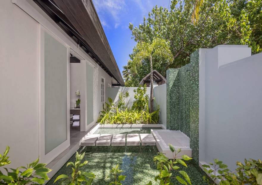 Outdoor bathtub of the Two Bedroom Ocean House with Pool at Naladhu Private Islands Maldives